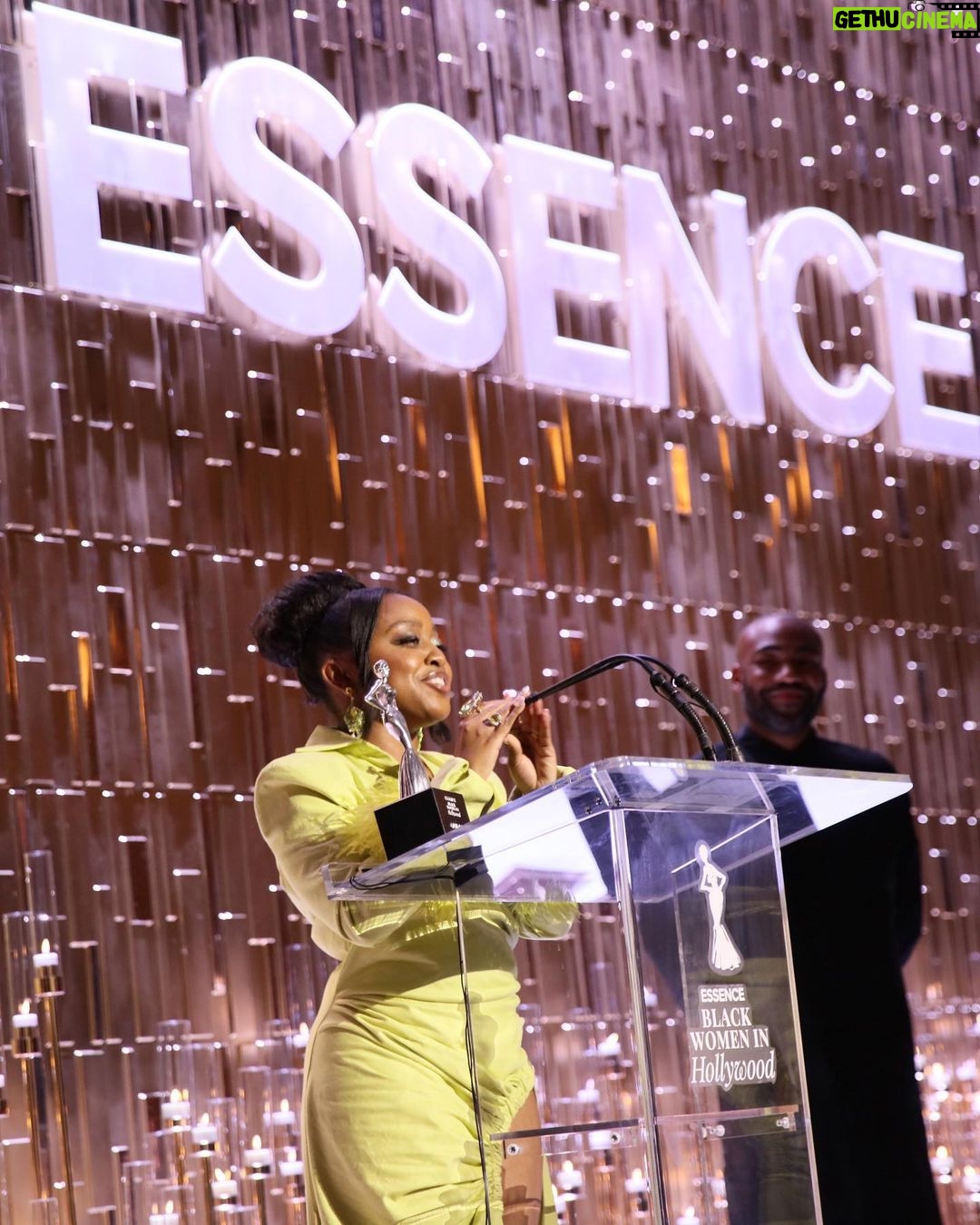 Quinta Brunson Instagram - Well I had the best time yesterday. Thank you @essence for the honor. I am squeezing some vanity fair party pics in this as well. Hair: @hairjunkierandy Makeup: @reneeloizmakeup Styling: @bryonjavar