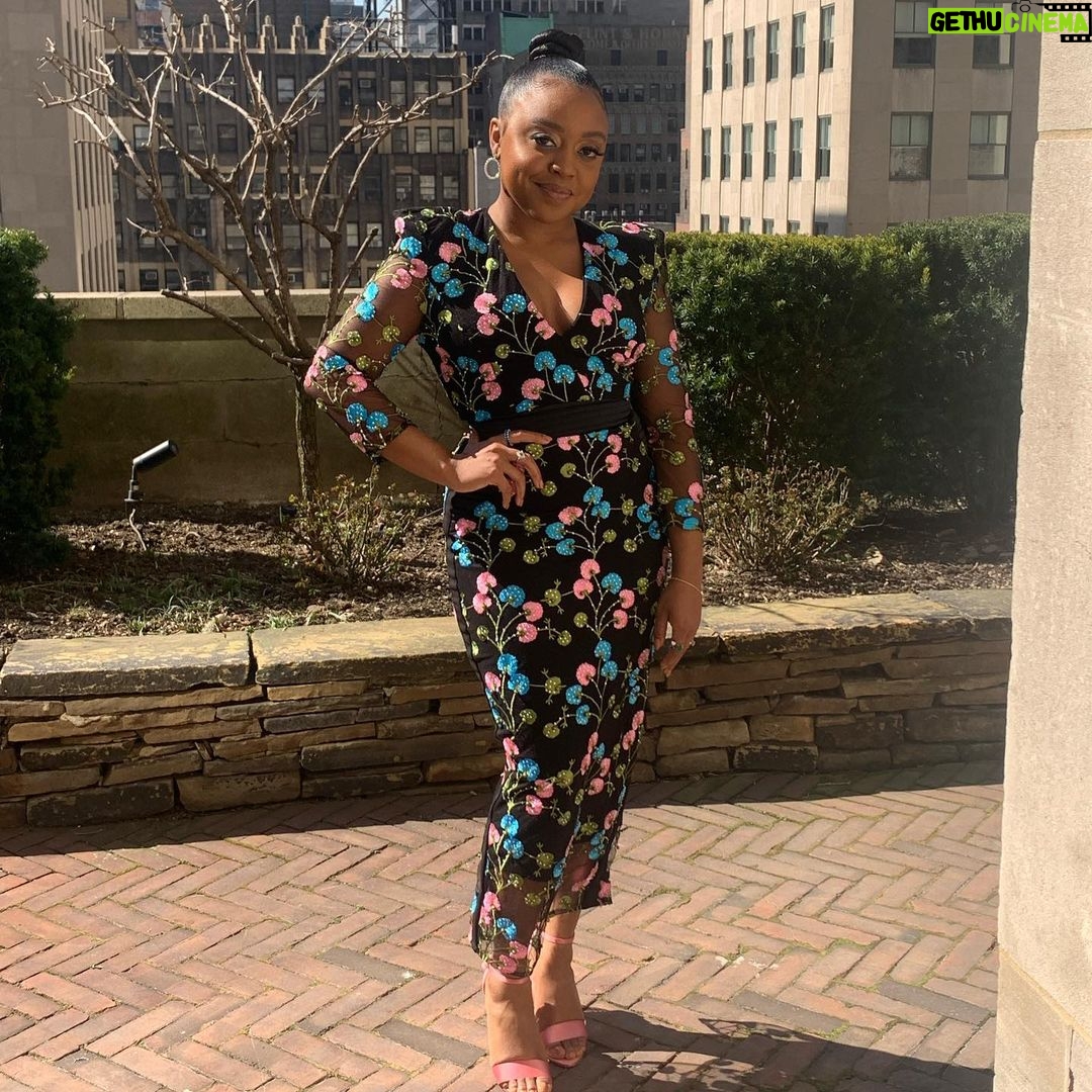 Quinta Brunson Instagram - Today Show with some baddies Hair: @hairbykmiller MUA: @reneeloizmakeup Styling: @bryonjavar Dress: @_zhivago_ Rockefeller Center