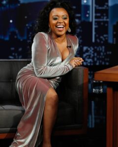Quinta Brunson Instagram - Jimmy Kimmel tonight :) @reneeloizmakeup @bryonjavar @fingazbeauty @tayojr 📷 Dress: @alexandrevauthier
