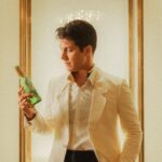 Rômulo Estrela Instagram – É muito bom criar e saborear momentos especiais. Eu e a minha #StellaPureGold aproveitamos uma noite mais que Galáctika! E como felicidade, é felicidade compartilhada, quero dividir com vocês um pouco de como foi essa noite com a @stellaartoisbrasil.✨ Carnaval chegou! #BaileDaVogue2024

___

Stella Pure Gold. A cerveja que tem todo o sabor de Stella, com menos calorias* e sem glúten.
*-17% calorias que a versão regular. #StellaPureGold #AprecieComModeração #publi Copacabana Palace, A Belmond Hotel