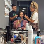 Rômulo Estrela Instagram – Trabalho novo rolando! Viver mais um personagem e contar mais essa história é uma satisfação que me preenche.  Estamos rodando “Escola de Gênios Uma Aventura Perfecta” aqui em SP e logo mais nas telas de cinema. 🎬🎞️🎥🖤 São Paulo, Brazil