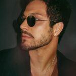 Rômulo Estrela Instagram - uma visita à elegância dos anos 30 e 40 pelas lentes de Icon de @giorgioarmani. 🕶️ #GAeyewear