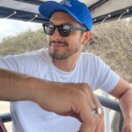Rômulo Estrela Instagram – Maranhense, com orgulho.
Com saudade.
Com o coração cheio de amor, de memórias e com a esperança de ver minha terra prosperar e ser vista com a grandiosidade que é, com a riqueza cultural que possui, com gente que cuide dela do jeito que merece, do jeito que esse povo lindo e carinhoso merece viver.
Até logo meu Maranhão, já já tô de volta… ❤️ São Luís MA Ilha do Amor