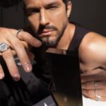 Rômulo Estrela Instagram - nesse dia dos pais, meu pai vai ser presenteado com Bad Boy Extreme da @carolinaherrera, um perfume ousado que traz energia pra enfrentar essa missão única. #BADBOYCAROLINAHERRERA •publi
