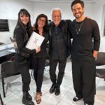 Rômulo Estrela Instagram - matei a saudade dos palcos de teatro nessa última segunda-feira. foi especial poder dividir palco com amigos como @antoniofagundes, @christorloni e @aalexandramartins lendo o texto incrível ‘Dois de Nós’ do @guspinheirogus. 🫶 @teatroprudential 📷 @paulo_tauil / AgNews Teatro Adolpho Bloch