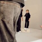 Rômulo Estrela Instagram – Ontem foi uma mistura de muitas sensações boas. Pela primeira vez dividindo um set com meu filho, trabalhando juntos em uma campanha. Obrigado @vivaraonline pela parceria e por essa história contada juntos. Vai ser lindo. ❤️ São Paulo, Brazil