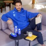 Rômulo Estrela Instagram – Toda família tem suas tradições, né? Aqui em casa, por exemplo, a gente não abre mão de um bom cuscuz nordestino no café da manhã, momentos de lazer no domingo em família e, claro, quando o assunto é má digestão, uma que não pode faltar é Leite de Magnésia de Phillips @lmdephillips. E aí, qual é a tradição na casa de vocês? 

•publi #LeitedeMagnésiadePhillips #OriginalÉPhillips #azia #mádigestão

LEITE DE MAGNÉSIA DE PHILLIPS – hidróxido de magnésio 8% (p/v). USO ORAL. USO ADULTO E PEDIÁTRICO ACIMA DE 2 ANOS. Indicação: Como laxante suave para o tratamento da prisão de ventre ocasional e como antiácido, para alívio de azia e excesso de acidez no estômago. MEDICAMENTO DE NOTIFICAÇÃO SIMPLIFICADA RDC N°. 576/2021. AFE 1.03764-8. Produto notificado por: Aspen Pharma Indústria Farmacêutica Ltda. SAC: 0800 026 23 95 ǀ sac@br.aspenpharma.com. NÃO USE ESTE MEDICAMENTO EM CASO DE DOENÇA DOS RINS. SE PERSISTIREM OS SINTOMAS, O MÉDICO DEVERÁ SER CONSULTADO. 10/01/2023. V.06. JULHO/2023 BR-LMP-EXT- 072023-015