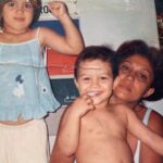 Rômulo Estrela Instagram - 40 🎉 Talvez o momento em que você começa realmente a entender as referências dos seus pais e pensa que 22 horas é um horário decente para estar de pijama. Acho que chegar aos 40 é como um upgrade: já se tem uma boa estrada percorrida, mas ainda cheio de energia para caminhar mais. Estou feliz, com saúde, fazendo o que eu amo, com uma família do jeitinho que eu sonhei, com os melhores amigos que eu poderia ter nesta vida. Então, só tenho a agradecer muito...