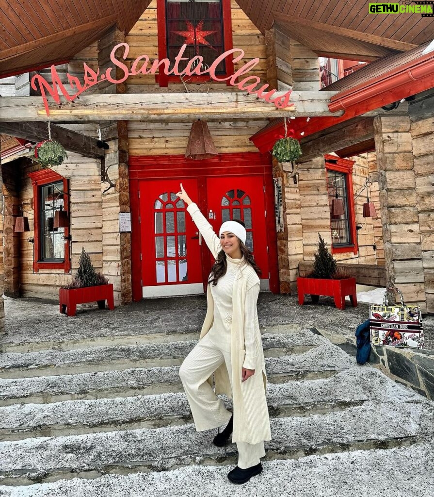 Raai Laxmi Instagram - Let it shine , let it shine , let it shine ✨ #MyHappyPlace 🧿🥶 #winterwonderland ❄️☃️🏂 Santa Claus Village