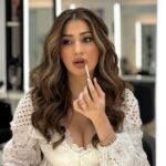 Raai Laxmi Instagram – Behind the scenes 💄💋

Dolled up by 
@hamadaartist @elieassaf_official
