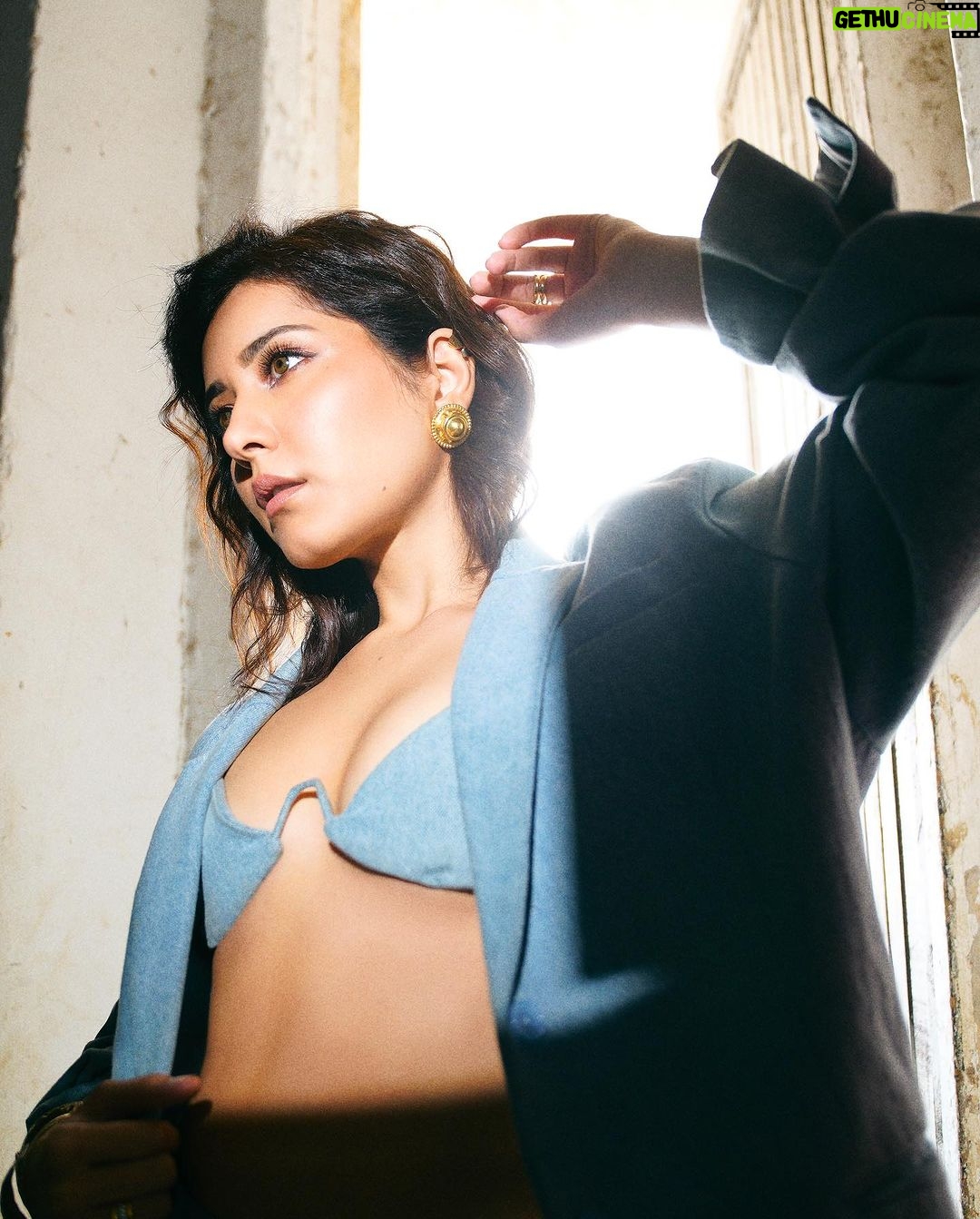 Raashi Khanna Instagram - Denim-fied 🩵🩵🩵