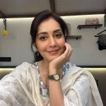 Raashi Khanna Instagram - Ended up laughing at my own self and so it went like.. 🤪