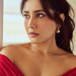 Raashi Khanna Instagram - On - ground turbulance 😉 #trailerlaunch #yodha 💪🏻 Styled by @alliaandnayaab Makeup by @makeupbyshefali.s Hair by @zoequiny.hair 📸 @chandrahas_prabhu