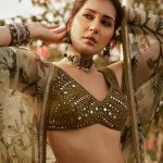 Raashi Khanna Instagram - #yodha in Hyderabad 💚 Outfit - @archanajaju.in Jewellry - @azotiique @ishhaara @vasundharajewelry Styling - @alliaandnayaab Makeup - @makeupbyshefali.s Hair - @zoequiny.hair 📸 @arifminhaz