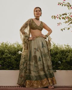 Raashi Khanna Instagram - #yodha in Hyderabad 💚 Outfit - @archanajaju.in Jewellry - @azotiique @ishhaara @vasundharajewelry Styling - @alliaandnayaab Makeup - @makeupbyshefali.s Hair - @zoequiny.hair 📸 @arifminhaz