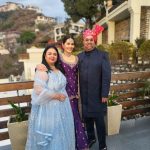 Raashi Khanna Instagram – Warning: May contain excessive family bonding, questionable dance moves, and zero signs of exhaustion. 
Celebrating love in the hills! ♥️
#weddingshenanigans 

Thankyou @prashantmangasuli for pulling this off for me last minute..! 🤗 
In @jigarmaliofficial and @amrapalijewels 
Hair and makeup by me! ☺️