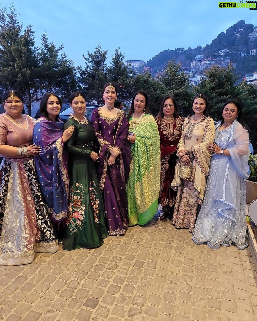 Raashi Khanna Instagram - Warning: May contain excessive family bonding, questionable dance moves, and zero signs of exhaustion. Celebrating love in the hills! ♥️ #weddingshenanigans Thankyou @prashantmangasuli for pulling this off for me last minute..! 🤗 In @jigarmaliofficial and @amrapalijewels Hair and makeup by me! ☺️