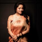 Rachita Ram Instagram - ✨ Jewellery @vivantgolddiamonds Outfit @angalakruthi Styling @varshini_janakiram Makeup @nageshmakeover09 Hair @kammarishivarajchary Captured by @vasukikarkone