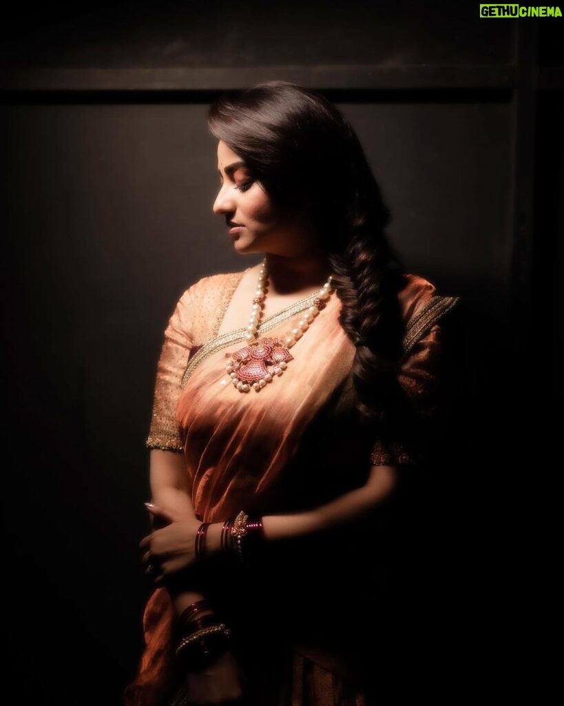 Rachita Ram Instagram - ✨ Jewellery @vivantgolddiamonds Outfit @angalakruthi Styling @varshini_janakiram Makeup @nageshmakeover09 Hair @kammarishivarajchary Captured by @vasukikarkone