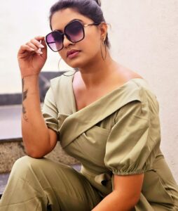 Rachitha Mahalakshmi Instagram - Well….. well….. 😎😎😎😎😎 Wtz ur style statement .,, 😎 Makeover @jokishmakeover 💄🥰 Hairstylist @vanithapatil_makeover_hair 👱🏻‍♀️