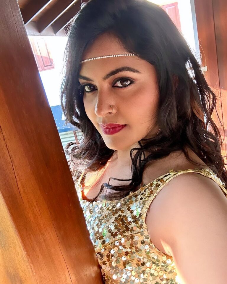Rachitha Mahalakshmi Instagram - 😍🥰😍🥰😍🥰😍🥰😍🥰 managed to click few pics before d event….. 😜😉😉😉😉😉😉 Hope our little efforts to entertain you all was not unnoticed,in spite of all d flaws happened 🙄we gave our best🙃🙌🏻🙌🏻🙌🏻 Hope u guys enjoyed d performance 🎭 💃 🥰🥰 🙏🏻🙏🏻🙏🏻Nandri🙏🏻🙏🏻🙏🏻🇱🇰 #jaffna
