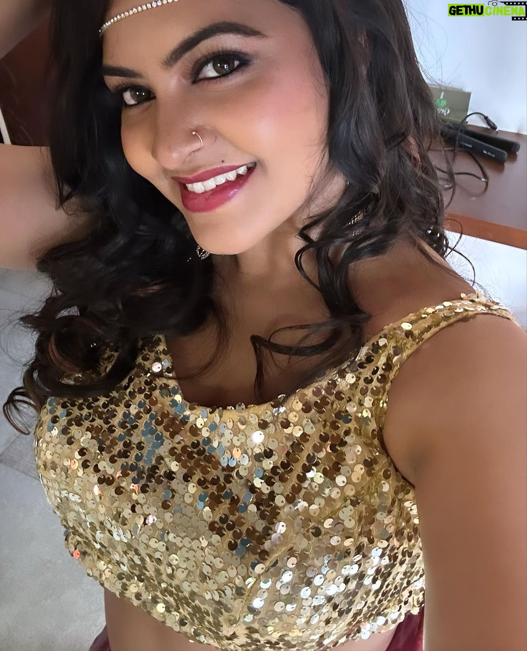 Rachitha Mahalakshmi Instagram - ππ₯°ππ₯°ππ₯°ππ₯°ππ₯° managed to click few pics before d eventβ¦.. πππππππ Hope our little efforts to entertain you all was not unnoticed,in spite of all d flaws happened πwe gave our bestπππ»ππ»ππ» Hope u guys enjoyed d performance π π π₯°π₯° ππ»ππ»ππ»Nandriππ»ππ»ππ»π±π° #jaffna
