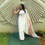 Rachitha Mahalakshmi Instagram - Nd d vibe is on……… 😇😇😇😇 💙🤍💙🤍💙🤍💙💙💙💙 🇱🇰😇😇😇😇😇😇😇😇