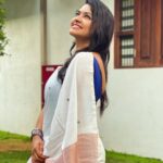 Rachitha Mahalakshmi Instagram - Nd d vibe is on……… 😇😇😇😇 💙🤍💙🤍💙🤍💙💙💙💙 🇱🇰😇😇😇😇😇😇😇😇