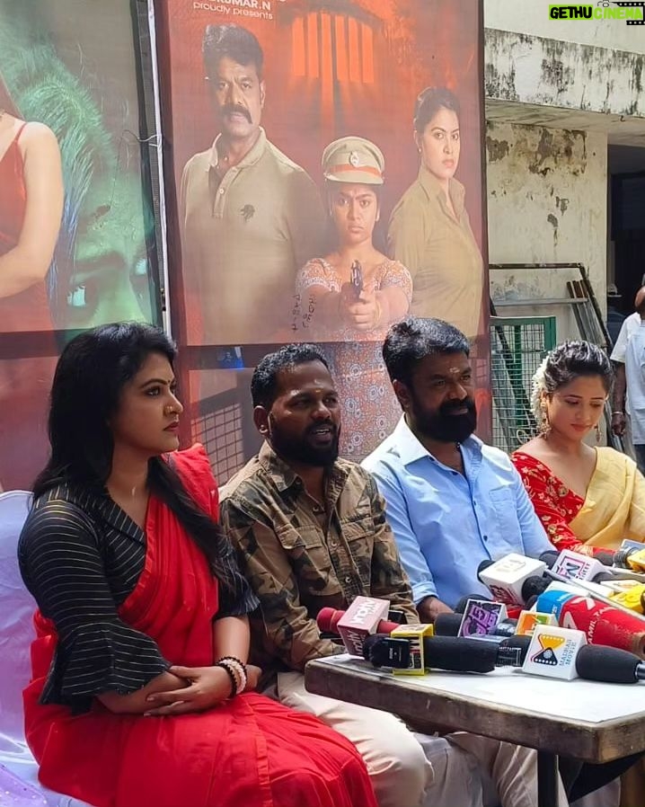 Rachitha Mahalakshmi Instagram - All about today's press meet All d best team ππ»ππ»ππ»ππππ "Xtreme" movie promotions πππ»ππ»ππ»ππ»ππ» @thewowbakers lovely suprise cake π₯°π₯°π₯°π₯°π₯° #xtreme #siegerpictures #rmcreationsproductioncompany #rmcreations