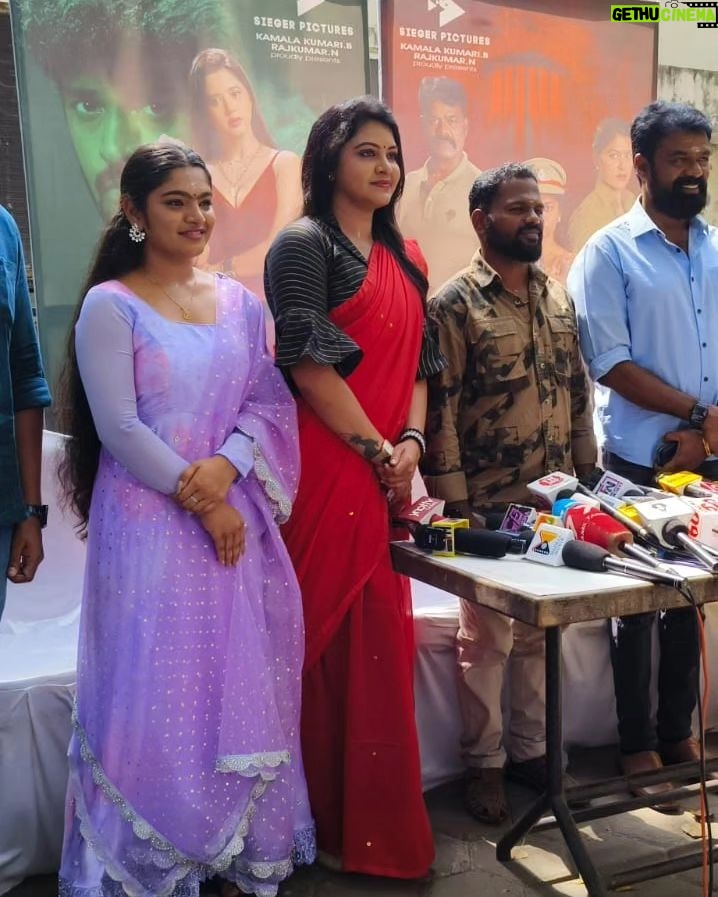 Rachitha Mahalakshmi Instagram - All about today's press meet All d best team ππ»ππ»ππ»ππππ "Xtreme" movie promotions πππ»ππ»ππ»ππ»ππ» @thewowbakers lovely suprise cake π₯°π₯°π₯°π₯°π₯° #xtreme #siegerpictures #rmcreationsproductioncompany #rmcreations