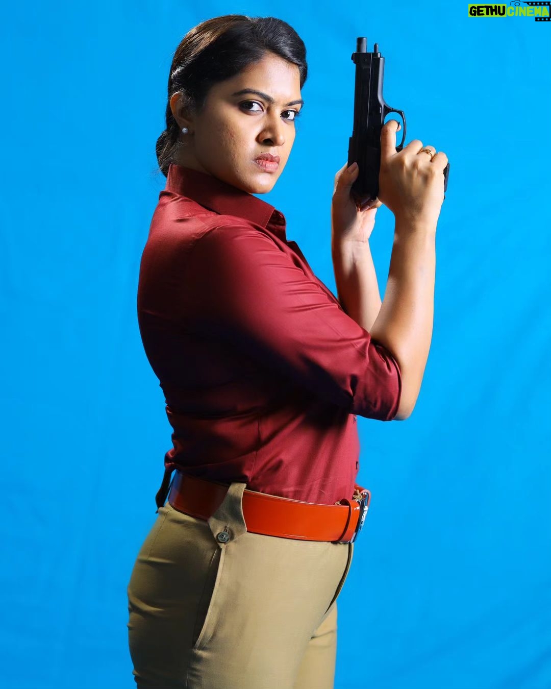 Rachitha Mahalakshmi Instagram - Production No.2 #Xtreme movie Character 1st look clicks..... My Next tamil movie updates....... Poster release nd title reveal on this Sunday. More updates coming soon........ ๐๐ป๐๐ป๐๐ป๐๐ป๐๐ป "Kandadha viral akuradha vida idha akungae....." ๐คจ๐คจ๐คจ๐คจ๐คจ๐คจ #siegerpictures #Xtreme