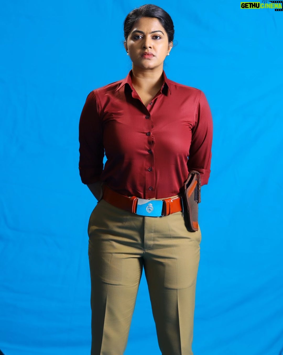Rachitha Mahalakshmi Instagram - Production No.2 #Xtreme movie Character 1st look clicks..... My Next tamil movie updates....... Poster release nd title reveal on this Sunday. More updates coming soon........ ๐๐ป๐๐ป๐๐ป๐๐ป๐๐ป "Kandadha viral akuradha vida idha akungae....." ๐คจ๐คจ๐คจ๐คจ๐คจ๐คจ #siegerpictures #Xtreme