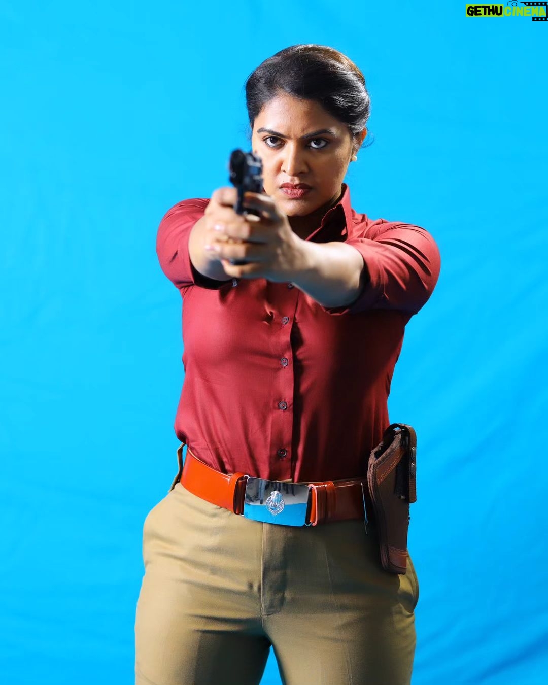 Rachitha Mahalakshmi Instagram - Production No.2 #Xtreme movie Character 1st look clicks..... My Next tamil movie updates....... Poster release nd title reveal on this Sunday. More updates coming soon........ ๐๐ป๐๐ป๐๐ป๐๐ป๐๐ป "Kandadha viral akuradha vida idha akungae....." ๐คจ๐คจ๐คจ๐คจ๐คจ๐คจ #siegerpictures #Xtreme
