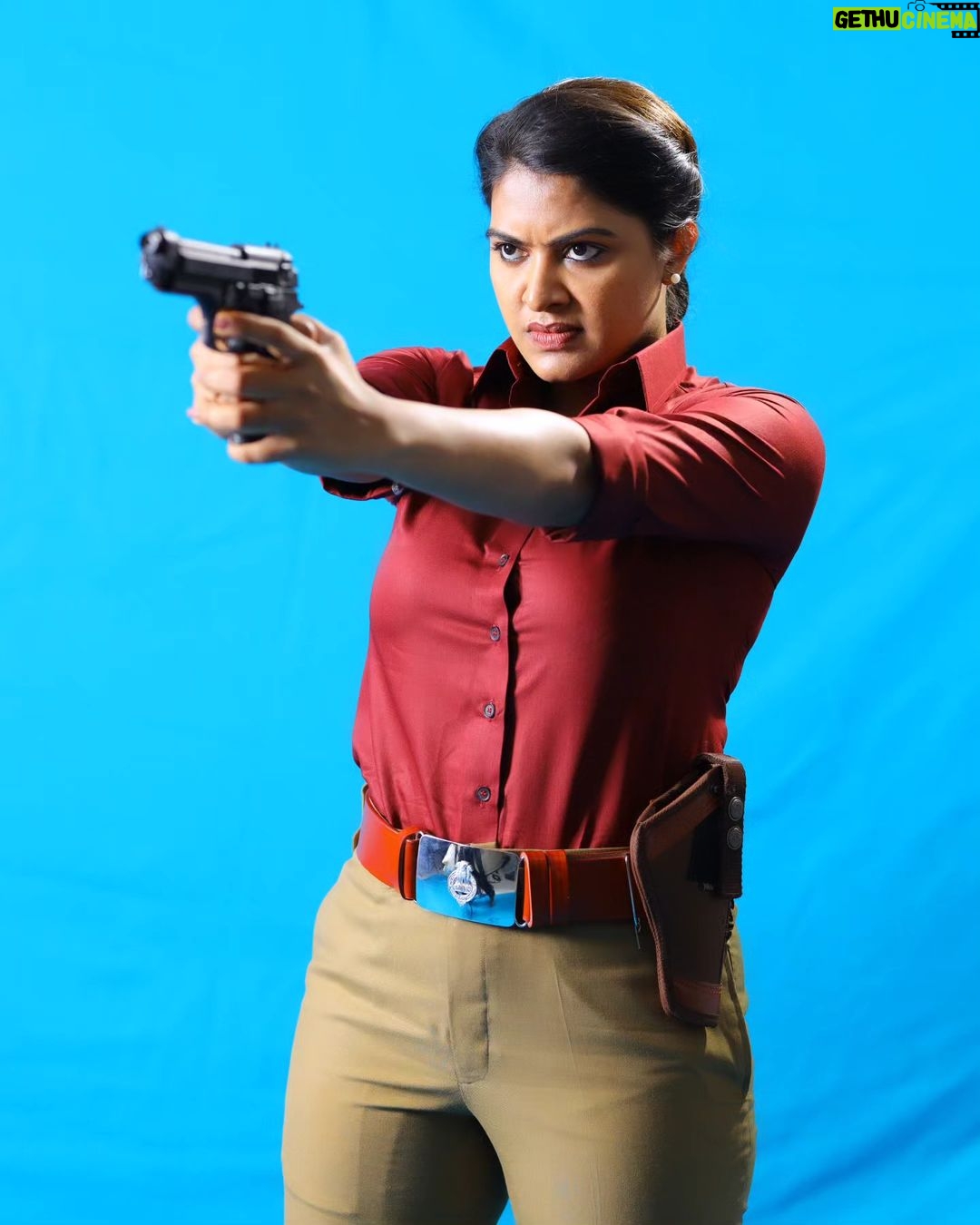 Rachitha Mahalakshmi Instagram - Production No.2 #Xtreme movie Character 1st look clicks..... My Next tamil movie updates....... Poster release nd title reveal on this Sunday. More updates coming soon........ ๐๐ป๐๐ป๐๐ป๐๐ป๐๐ป "Kandadha viral akuradha vida idha akungae....." ๐คจ๐คจ๐คจ๐คจ๐คจ๐คจ #siegerpictures #Xtreme