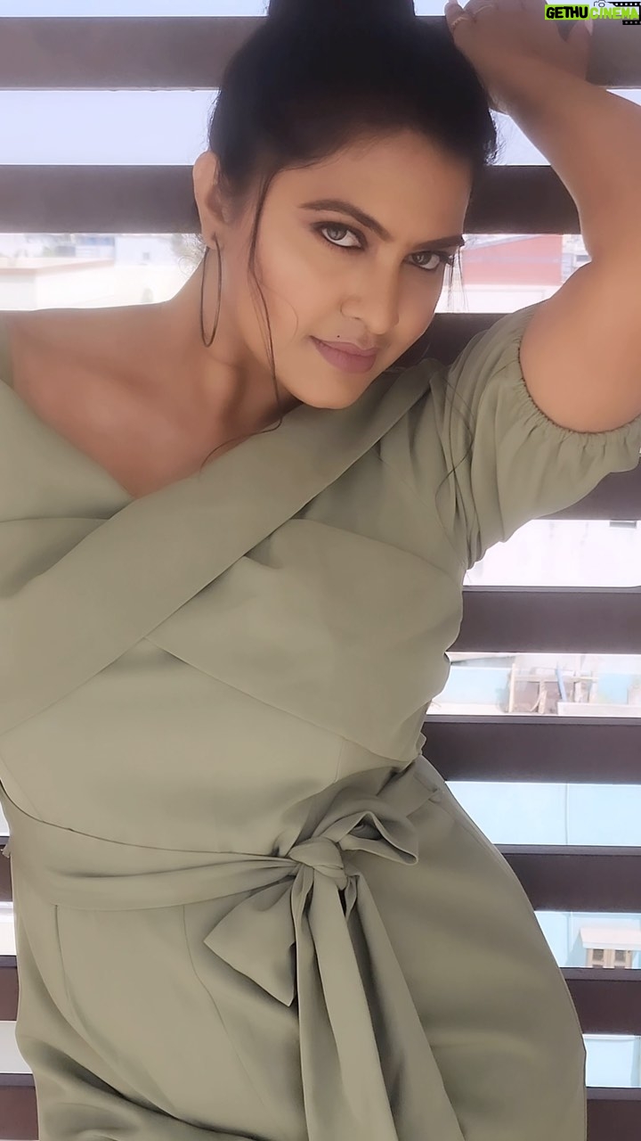 Rachitha Mahalakshmi Instagram - β¨No matter where you are in life,celebrate it. Itβs either a product of your growth or a place that will help you to grow. β¨ππππππ Cheers to todayβ¦β¦. πππππ #liveinthemoment #enjoyeverymoment #celebratetheexistence Outfit styled by me π«£ Makeover @jokishmakeover ππ₯° Hairstylist @vanithapatil_makeover_hair π±π»ββοΈ