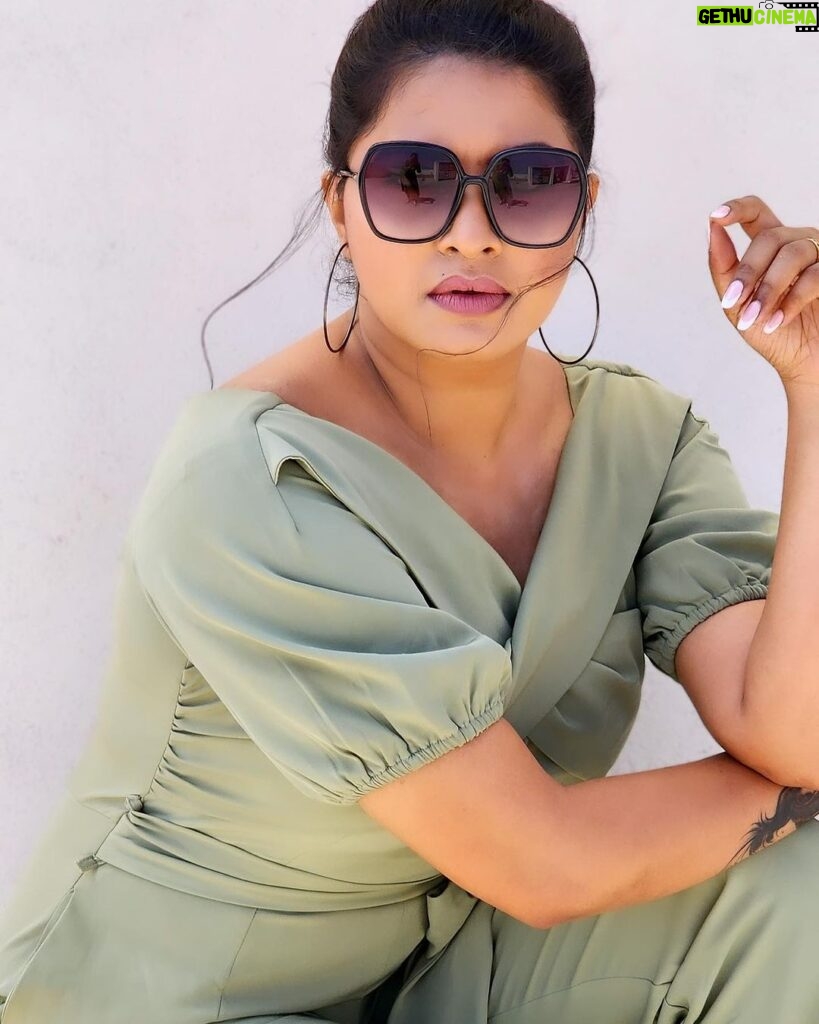 Rachitha Mahalakshmi Instagram - 🌟Balancing between sadness nd happiness is life🌟 😎😎😎😎😎😎😎 Makeover @jokishmakeover 🥰 Hairstyle @vanithapatil_makeover_hair 😇 #rachithamahalakshmi #ranganayakamoviepromotions