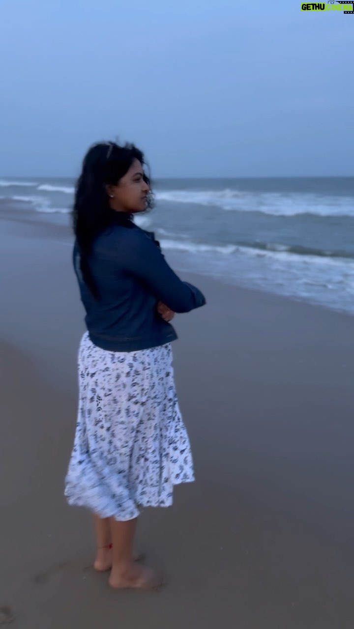 Rachitha Mahalakshmi Instagram - I am made up of two worlds, One in which I exist to hold everyone nd everything together and the other where I watch myself constantly fall apart π U donβt always have to tell your side of story. Time will π§π»ββοΈ ππ» Only person Drowning knows suffocation nd how itβs hard to breathβ¦β¦. π§π»ββοΈ Being patient while things are unfolding all by itselfβ¦.. ππ»ππ»ππ»ππ»ππ» Fly solo to have d strongest wingsβ¦.. ππ» KARMA I believe you ππ»ππ»ππ»ππ»π§π»ββοΈ ππ»ANBAE SHIVAMππ» #liveandletlive #judgementalpeople #donotforcetoaccepttheMCP π© #followwhatyoupreach #peacefulllifeisimportant than life full of chaos nd toxicity! #enoughofeverything #enoughofdominance ππ»ππ»ππ»ππ» Podium nippatungae ππ»