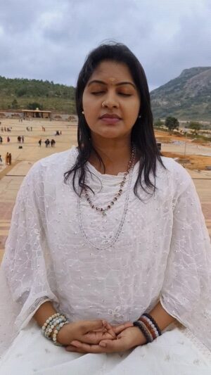 Rachitha Mahalakshmi Instagram - Note to self: 🙌🏻
At the end of the day it's "You"....
It's You who has to make sure that you are ok...
It's You who has to hold yourself...
It's You who has to decide to keep going ....
Spiritual journey would make u feel ok,but You really have to make sure u r ok...
You have to keep holding on and keep trying ,it's hard out here,I know that.
But only You nd only You can do it...
Nobody comes here to share ur pain nor ur trauma.
Its You who has to come through this phase.... 
Sometimes your humbleness makes ppl think they can play with you.
Wen You r harder to manipulate u r always bad in their story .....!!
Be soft do not let d world make You hard.... 
Do not let pain make You hate....
Do not let d bitterness of d outside steal ur sweetness.....!!!
"What you think about me won't change who i am".
None of you have no real understanding of my scars and even less of how I got them....!!!! 
You have seen ur darkest time alone....
Resilience is your strength.... 
You have made it so far, nd you will make it further...... 🧘🏻‍♀️📿
ANBAE SHIVAM 🙏🏻