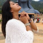 Rachitha Mahalakshmi Instagram - The cure of pain is in the pain ....... 🙌🏻 The ultimate truth of life 🙏🏻🙏🏻🙏🏻🙏🏻🙏🏻 Spiritually reboot..... Unplug nd refresh ur soul...... "It's wen u have a lot to say, but being calm nd silent is d option you choose" 🧘🏻‍♀️ ANBAE SHIVAM 🙏🏻🙏🏻🙏🏻🙏🏻🙏🏻🙏🏻🙏🏻🙏🏻🙏🏻 @aathidivinecollections 📿