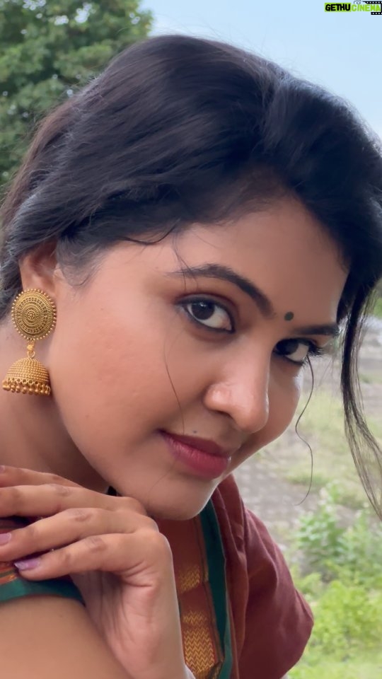 Rachitha Mahalakshmi Instagram - 😍😍😍😍😍 "She always has a cheerful happy smile on her face, She conveniently hides her pain and grief with grace" 🫡🫡🫡🫡🫡 Yaru anda SHE 🧐 🤔 #SHE