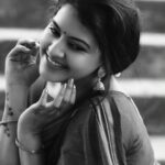 Rachitha Mahalakshmi Instagram - Just d Integral beauty..... 🫣 @saranjphotography #monochrome