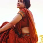 Rachitha Mahalakshmi Instagram - In the golden hour of magical light, Everything is alive...... 😇😇😇😇😇 ❤️‍🔥❤️‍🔥❤️‍🔥❤️‍🔥❤️‍🔥❤️‍🔥❤️‍🔥 @saranjphotography 😇 #magichour #sunsetphotography #sareelove