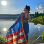 Rachitha Mahalakshmi Instagram - Royal blue with a Royal touch..... 💙💙💙💙💙💙 #sareelove 😇😇 Make up nd hair by @rachitha_mahalakshmi_official 😅😜 #sareelove #ilkalsarees