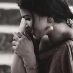 Rachitha Mahalakshmi Instagram - Just d Integral beauty..... 🫣 @saranjphotography #monochrome