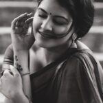 Rachitha Mahalakshmi Instagram - Just d Integral beauty..... 🫣 @saranjphotography #monochrome