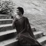 Rachitha Mahalakshmi Instagram - Just d Integral beauty..... 🫣 @saranjphotography #monochrome