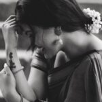 Rachitha Mahalakshmi Instagram - Just d Integral beauty..... 🫣 @saranjphotography #monochrome