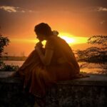 Rachitha Mahalakshmi Instagram - In the golden hour of magical light, Everything is alive...... 😇😇😇😇😇 ❤️‍🔥❤️‍🔥❤️‍🔥❤️‍🔥❤️‍🔥❤️‍🔥❤️‍🔥 @saranjphotography 😇 #magichour #sunsetphotography #sareelove