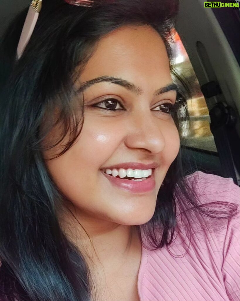 Rachitha Mahalakshmi Instagram - A smile a day,keeps d pain away 😄😀😀😀
