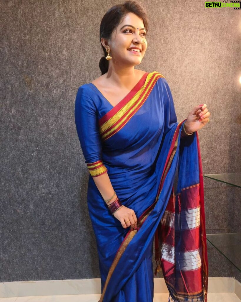 Rachitha Mahalakshmi Instagram - Saree 💙❤️💙❤️💙 that makes me most comfortable to carry in nd out.... 😇😇😇😇💙💙💙 And To many who r found of my nose pin collections which is my Statement already 😍 😇 they all r from @kushalsfashionjewellery 😇 #sareelove #ilkalsaree #nosepins #nosepinlovers
